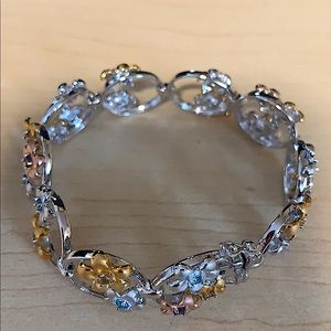 Silver floral bracelet 7”
